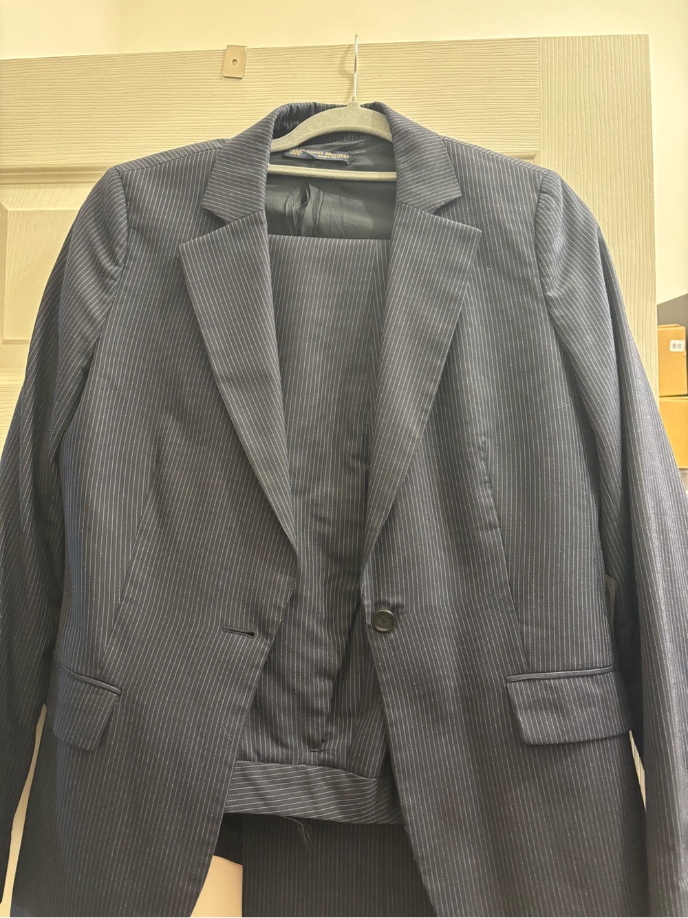 Womens Brooks Brothers Navy Pinstripe pantsuit Classic Single-Button